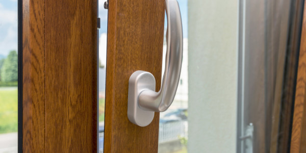 Puertas y Ventanas Aislantes de Aluminio / PVC Torrelavit · Oscilobatientes - Abatibles