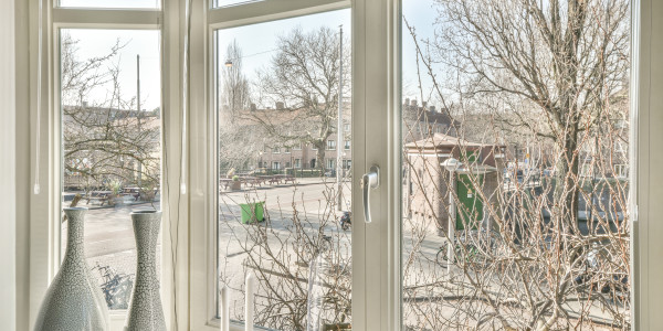 Puertas y Ventanas de Aluminio / PVC a medida en Penedès i Garraf · Bisagra Oculta