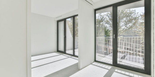 Puertas y Ventanas Insonorizadas de Aluminio / PVC Subirats · Bisagra Oculta