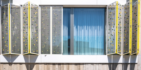Puertas y Ventanas Seguridad de Aluminio / PVC Olivella · Contraventanas y Persianas a Medida